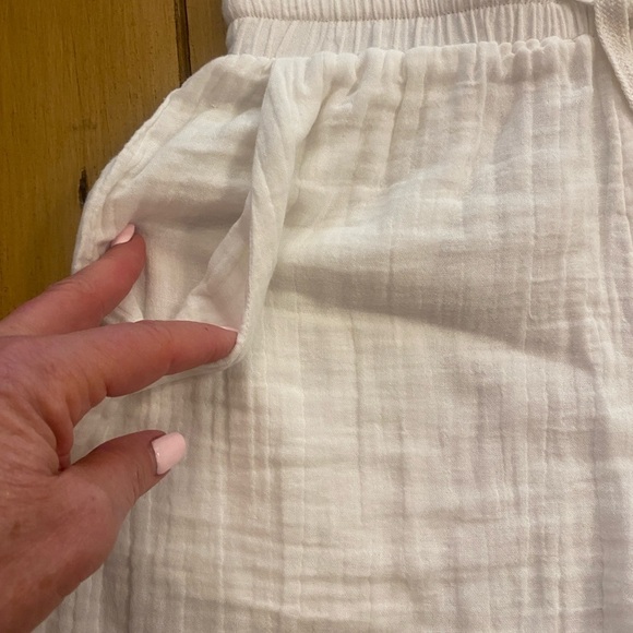 Elan Women’s White Cotton Raw Hem Pocket Shorts New Small - Picture 3 of 12